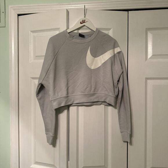 Nike Training Crop Crewneck - Picture 2 of 4
